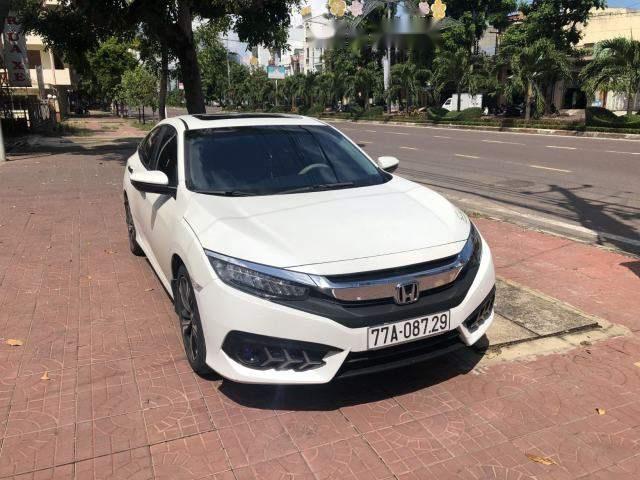 Bán gấp Honda Civic 1.5 sản xuất 2017, màu trắng, nhập khẩu