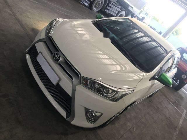 Bán xe Toyota Yaris sản xuất năm 2017, màu trắng, xe nhập 