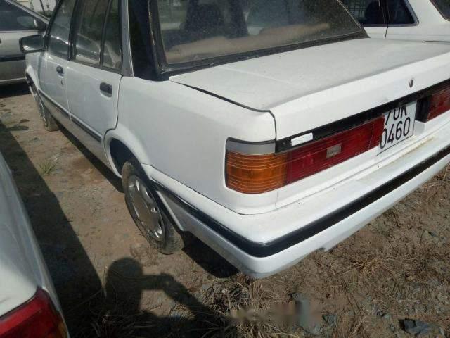 Cần bán xe Nissan Bluebird MT năm 1987, màu trắng, xe nhập