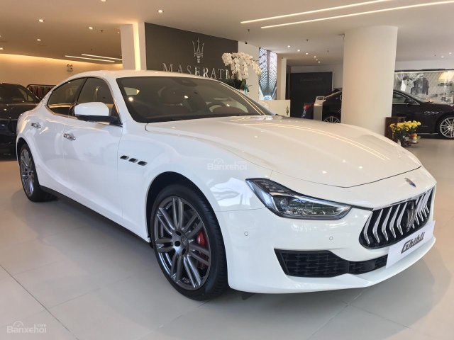 Bán xe Maserati Ghibli chính hãng 2018, màu trắng. LH: 0978877754, hỗ trợ tư vấn