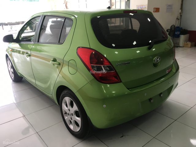 Cần bán gấp Hyundai i20 đời 2011 màu xanh lục, giá chỉ 350 triệu, xe nhập