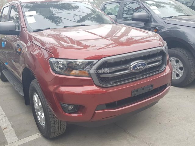 Giá xe Ford Ranger XLS 2.2L AT 4x2 mới 100%, thêm tính năng tay lái trợ lực điện giá rẻ hơn