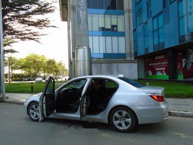 Cần bán xe BMW 5 Series 523i đời 2009, màu bạc như mới, giá chỉ 515 triệu