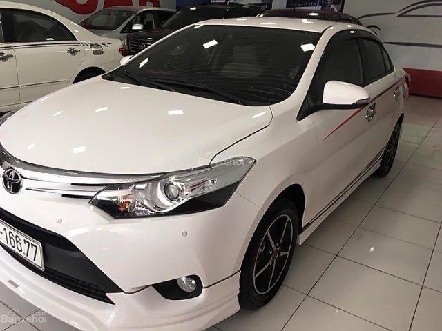 Bán xe Toyota Vios 2017, màu trắng, xe như mới tinh