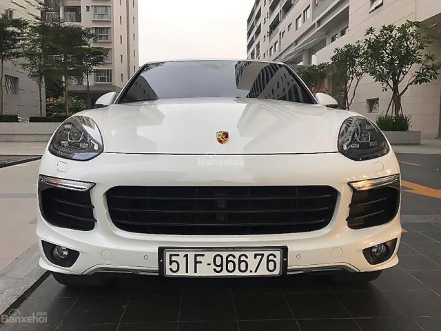 Cần bán Porsche Cayenne năm sản xuất 2016, màu trắng, nhập khẩu như mới