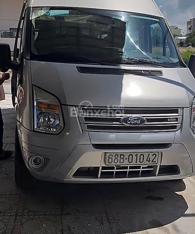 Cần bán Ford Transit tháng 12.2015, màu bạc