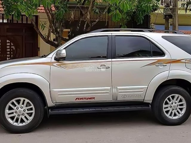 Bán một chiếc xe Fortuner tự động 2 cầu, nội thất còn nguyên mùi xe mới