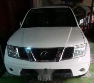Cần bán gấp Nissan Navara 2013, màu trắng, xe nhập Thái, số sàn