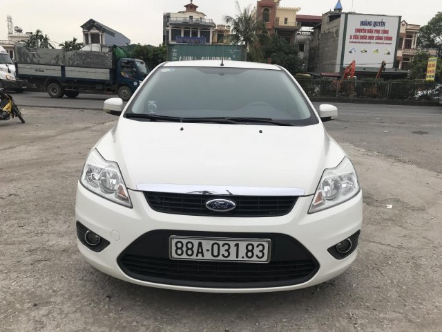 Bán Ford Focus 2012 màu trắng đẹp như mới