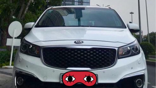 Cần bán Kia Sedona 3.3 AT đời 2015, màu trắng