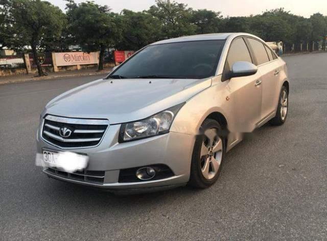 Cần bán xe Daewoo Lacetti năm sản xuất 2010, màu bạc còn mới, 305 triệu