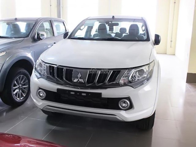 Cần bán Mitsubishi Triton 4x4 AT Mivec 2018, màu trắng, xe nhập