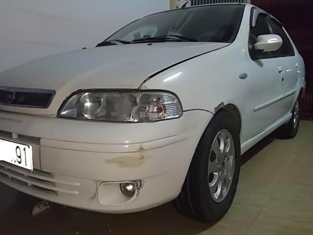 Cần bán Fiat Albea sản xuất năm 2004, ngoại thất màu trắng