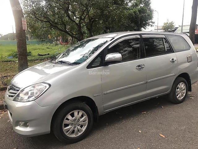 Bán Toyota Innova sản xuất năm 2010, xe gia đình sử dụng còn rất mới