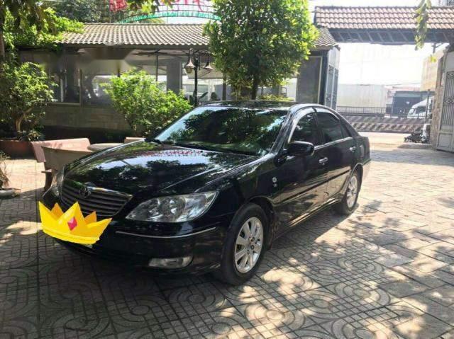 Bán xe Toyota Camry năm 2003, màu đen, xe gia đình ít đi