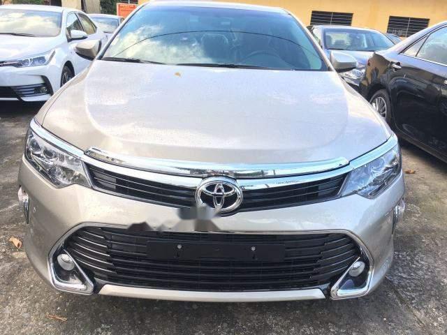 Cần bán xe Toyota Camry năm sản xuất 2018