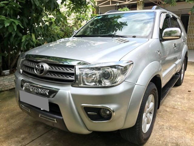 Bán Fortuner 2010 máy xăng, màu bạc, xe đẹp từ đầu đến chân