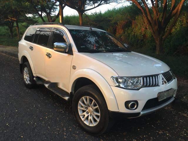 Cần bán gấp Mitsubishi Pajero đời 2013, màu trắng, nhập khẩu