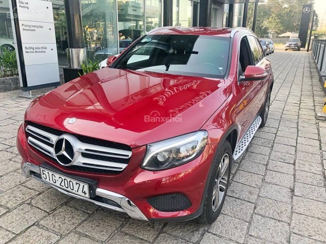 Bán xe Mercedes GLC250 4Matic màu đỏ cũ, chính hãng đời 2016