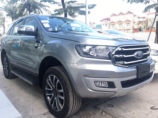 Bán Ford Everest Titanium 4x2 đời 2019, màu bạc, xe nhập giá tốt, hỗ trợ trả góp lãi suất thấp, hotline 0979572297