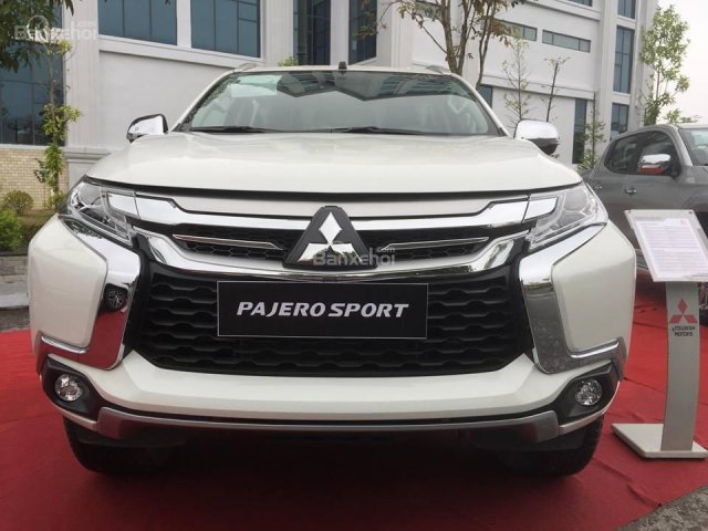 Hot! Chương trình giảm giá lớn trong tháng 1, Mitsubishi Pajero phiên bản máy dầu hoàn toàn mới. LH: 0968.660.828