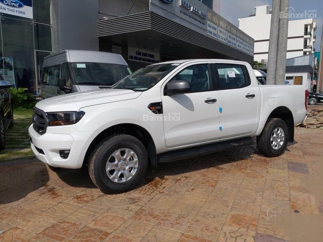 Bán Ford Ranger XLS AT 2.2L, màu trắng, giao ngay