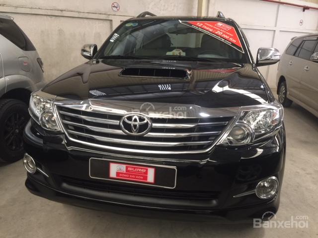 Cần bán Toyota Fortuner dầu đời 2016, màu đen