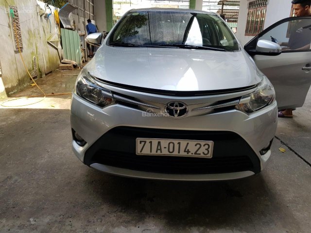 Bán Toyota Vios E 1.5MT màu bạc, số sàn, sản xuất cuối 2014 mẫu mới