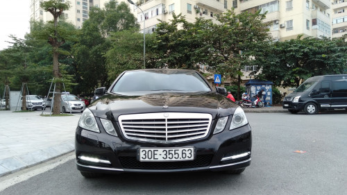 Cần bán Mercedes 1.8 AT đời 2012, màu đen