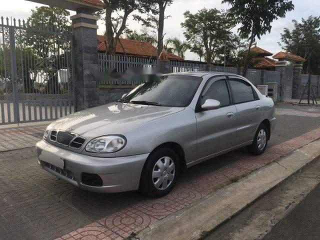 Cần bán lại xe Daewoo Lanos đời 2004, màu bạc, xe gia đình