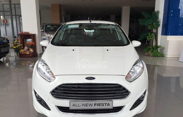 Bán Ford Fiesta 1.5 AT Hatchback, 5 cửa 2018. Hỗ trợ ngân hàng 80% với lãi suất vô cùng ưu đãi