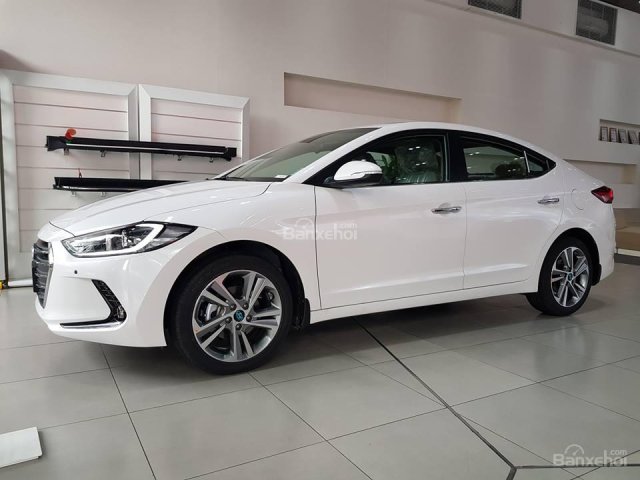 Bán Hyundai Elantra sx 2018 - Trả góp 90% - 190 triệu lăn bánh