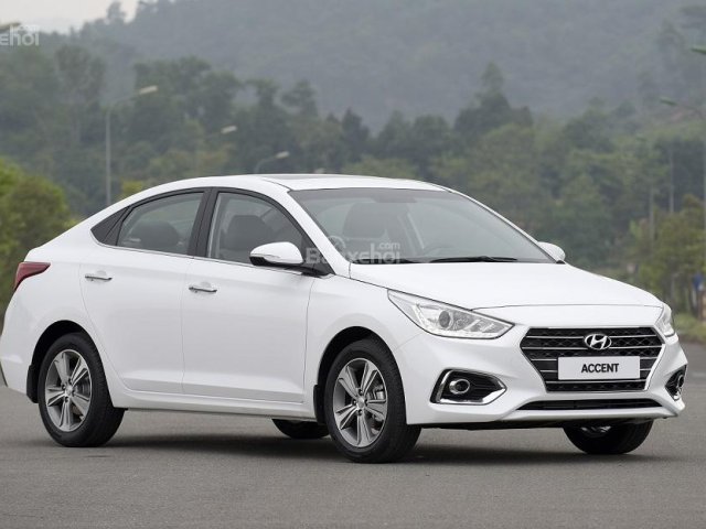 Cần bán xe Hyundai Accent 1.4 AT tiêu chuẩn, năm sản xuất 2018, màu trắng