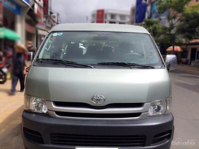 Nhà cần bán xe Toyota Hiace 2009 số sàn, máy dầu, 16 chỗ