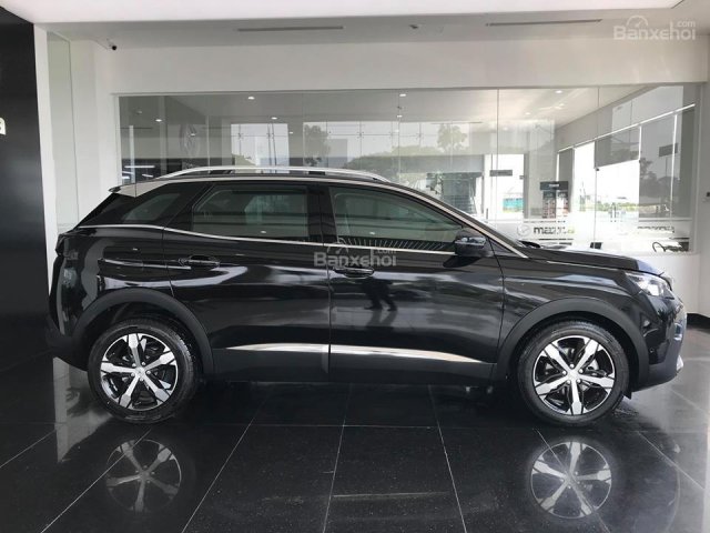 Tháng 12 cùng Peugeot 5008 đón Noel - đủ màu - giao ngay - gói quà tặng + giá km đặc biệt - LH: 0985 79 39 68