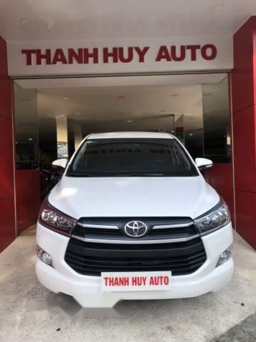 Cần bán lại xe Toyota Innova 2.0E 2017, màu trắng, máy móc nguyên bản