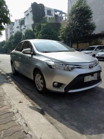 Bán xe Toyota Vios E loại số sàn, màu ghi bạc, một đời chủ mua mới