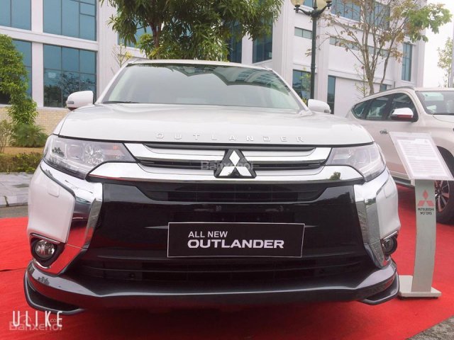 Bán Mitsubishi Outlander 2.4 đời 2018, màu trắng, giá tốt nhất miền trung, lh: 0968.660.828