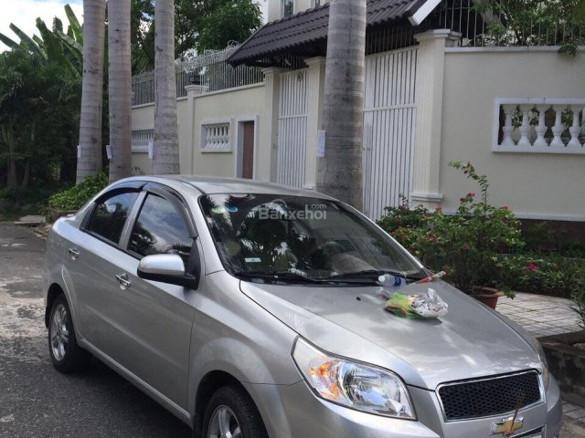 Bán Chevrolet Aveo sản xuất 2015, màu bạc, xe còn mới