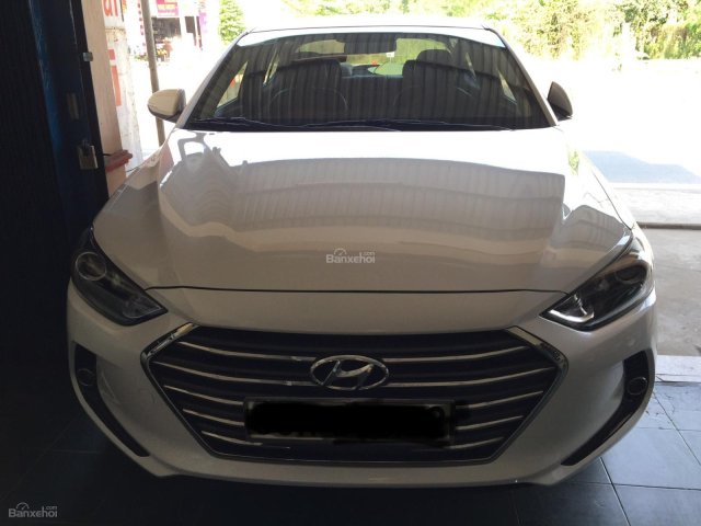 Bán xe Hyundai Elantra GLS 2017 MT, màu trắng