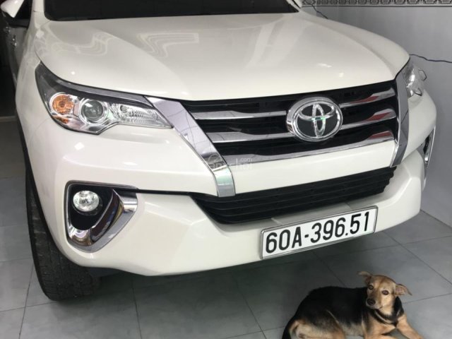 Bán ô tô Toyota Fortuner 2.7V 4x2 AT đời 2017, màu trắng, mua từ hãng gia đình đi rất kỹ chưa trầy xước