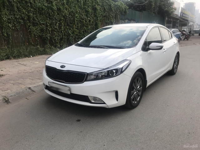 Bán xe Kia Cerato năm 2017 màu trắng, giá 518 triệu