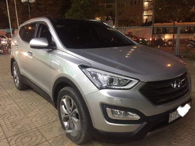 Cần bán gấp Hyundai Santa Fe năm 2016, màu bạc