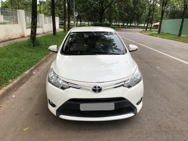 Cần bán gấp Toyota Vios 2016, số sàn, màu trắng Ngọc Trinh