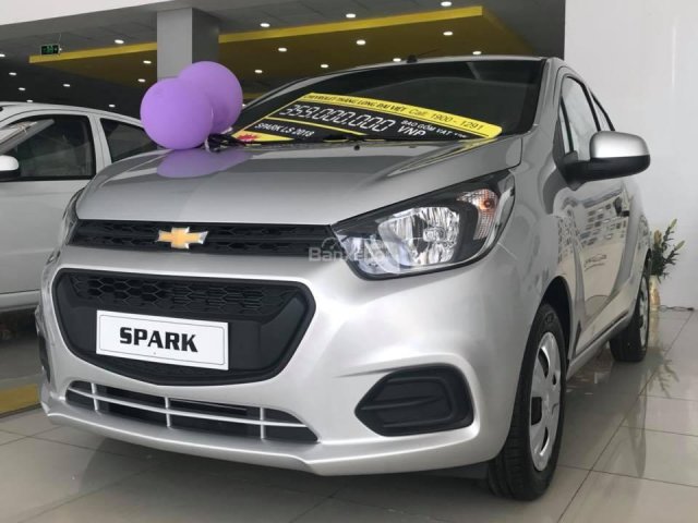 Đi xe máy làm gì khi có thể sở hữu ôtô Chevrolet Spark chỉ từ 45.000.000