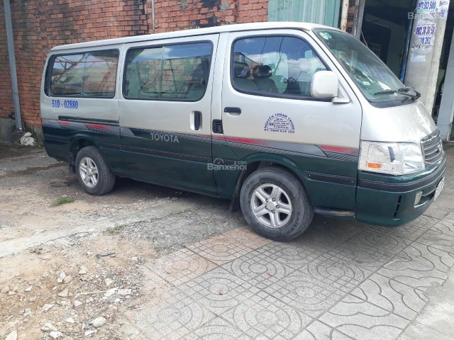 Cần bán lại xe Toyota Hiace năm 2002 màu xanh ngọc, 6 chỗ, 850kg