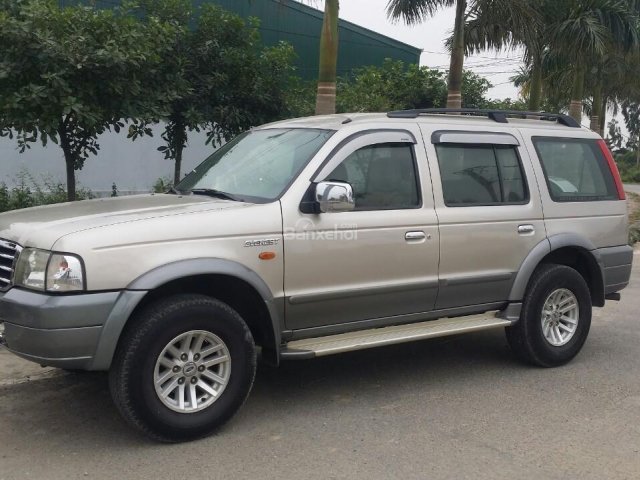 Tôi bán chiếc xe Ford Everest sản xuất tháng 12/2005, màu phấn hồng