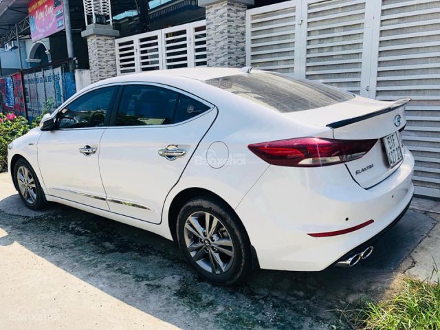 Bán Hyundai Elantra 1.6AT sản xuất năm 2017, màu trắng, nhập khẩu nguyên chiếc, giá 615tr