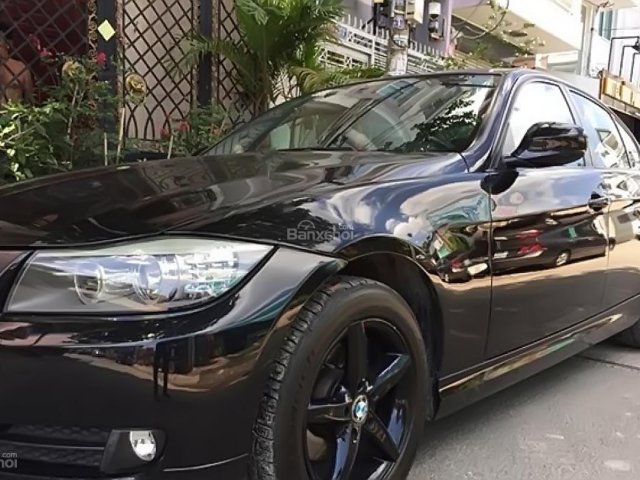 Bán xe BMW 320i năm 2011, màu đen, nhập khẩu