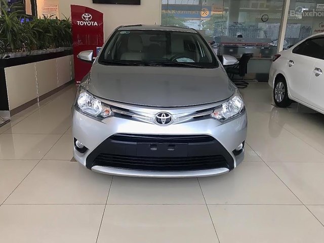 Cần bán lại xe Toyota Vios E CVT sản xuất 2017, màu bạc, số tự động